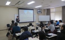大阪府の堤公平さんと冨井貴之さんがOBOG説明会で来学されました